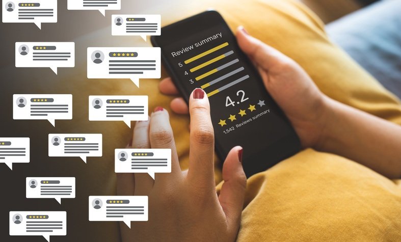 Remporter la Mention : La Nouvelle Métrique SEO à l'Ère de ChatGPT Nom de la marque mis en évidence sur plusieurs plateformes en ligne et contenus générés par l'IA
